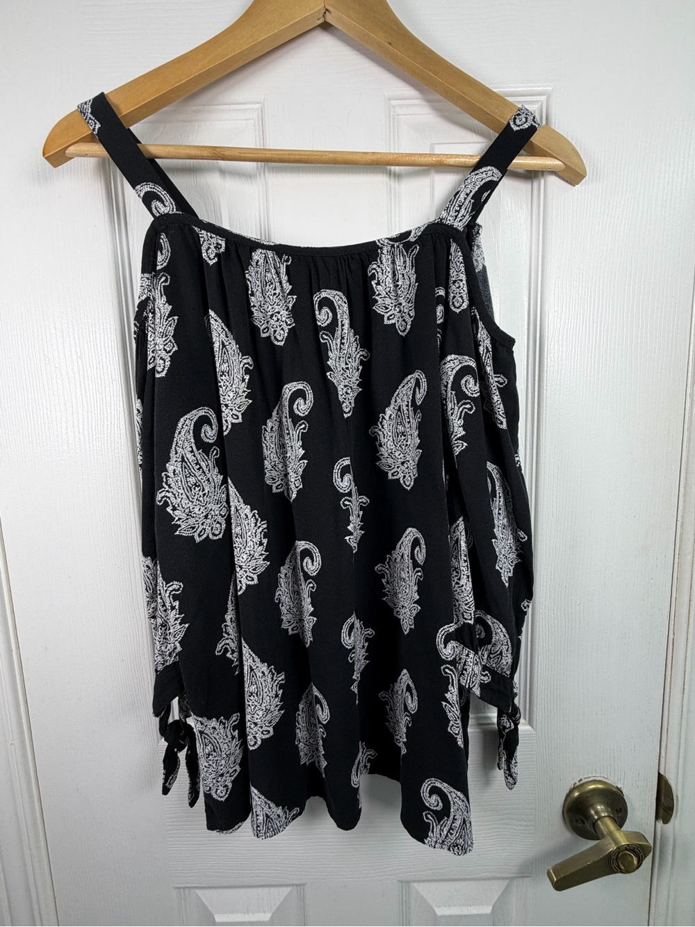 Design History Paisley Cold Shoulder Top M Boho Festival Y2K Vacation Chic